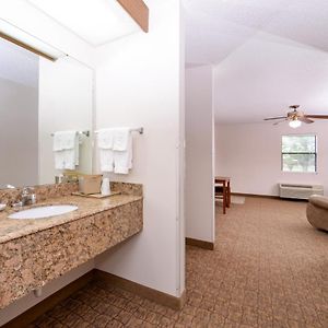 Deluxe Queen Studio